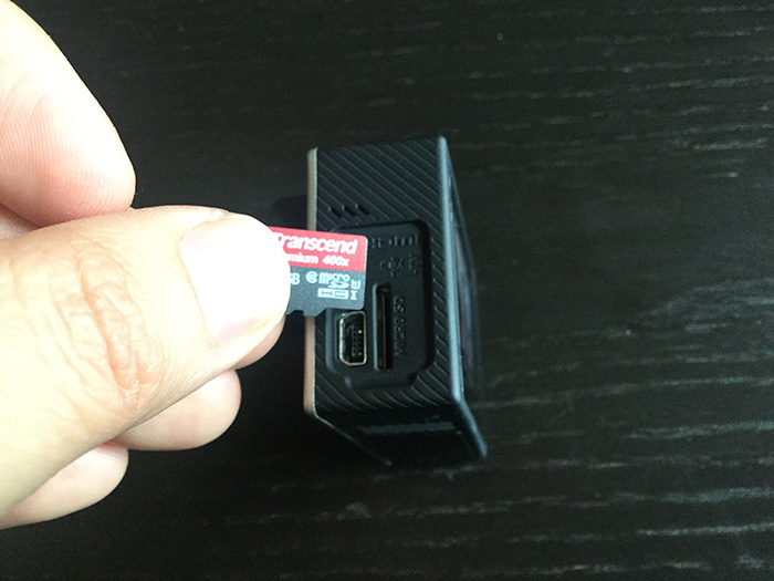 MicroSDカードの入れ方GoPro HERO4